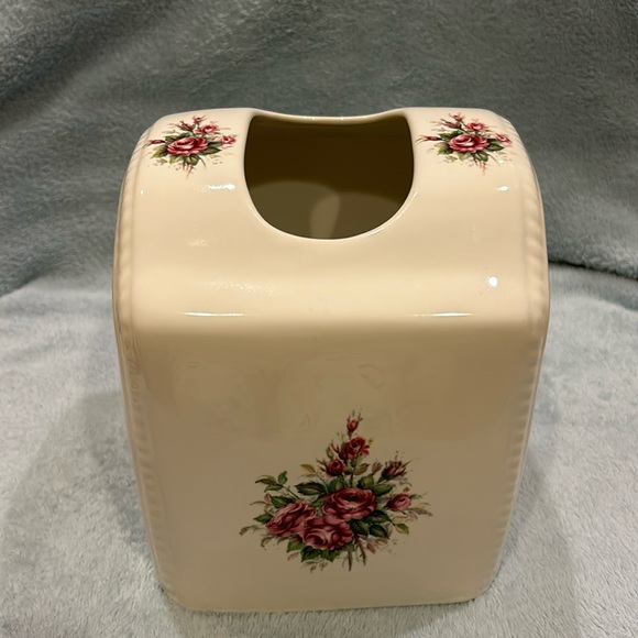Vintage Athena Ceramic Tissue Square Box Holder in “Rose Rhapsody “ Pattern -USA - Picture 2 of 8